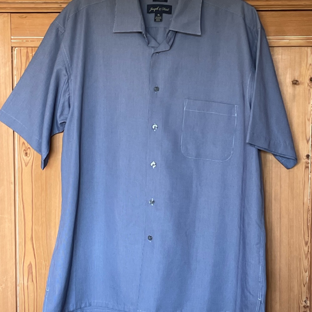 EUC men’s Joseph & Feiss XL short sleeved blue button down shirt, chest pocket